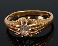Lot 2145 - An 18ct gold gents diamond solitaire ring, the...