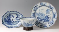 Lot 3498 - *An 18th century Chinese export lobed dish,...