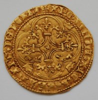 Lot 102 - France, 1389-1394 gold ecu, Charles VI, obv....