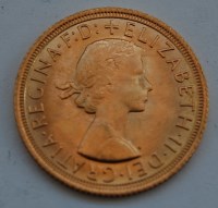 Lot 110 - Great Britain, 1967 gold full sovereign,...