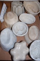 Lot 75 - A box of assorted Victorian and later china...