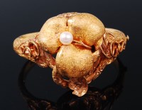 Lot 1194 - A Victorian yellow metal (untested but valued...