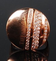 Lot 1201 - A Tiffany & Co 18ct gold diamond ring, signed...