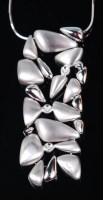 Lot 67 - A Miluna of Italy 18ct white gold pendant,...