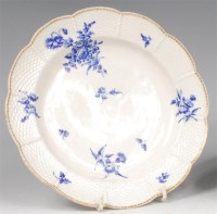 Lot 664 - A first period Worcester plate, having a...