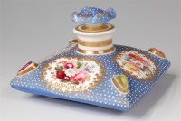 Lot 689 - A circa 1820 Chamberlains Worcester porcelain...