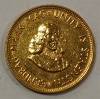 Lot 127 - South Africa, 1961 gold 2 rand, Jan van...