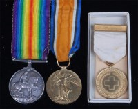 Lot 294 - A WW I British War and Victory duo, naming...