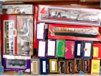 Lot 1064 - 25 boxed wagons by Bachmann, Hornby, Mainline,...