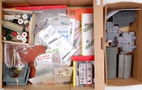 Lot 1085 - A Hornby R070 electrically operated turntable,...