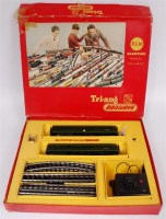 Lot 770 - A Triang R3M 2 car DMU train set with card...