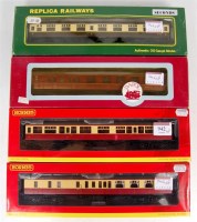 Lot 942 - 8 boxed corridor coaches BR (WR) mixed...