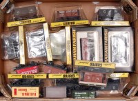 Lot 823 - Tray containing 12 boxed and 5 unboxed Graham...