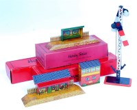 Lot 304 - A small tray containing Hornby prewar items...