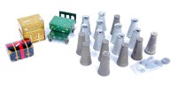 Lot 305 - A small tray containing 4 pieces of Hornby...