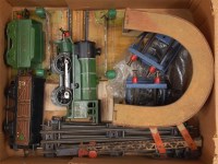 Lot 438 - A small tray of assorted Hornby items...