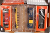 Lot 496 - A large tray containing 6x Lionel bogie wagons...