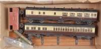 Lot 498 - A large tray containing 4x scratch built items...