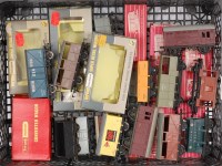 Lot 606 - 10 Hornby Dublo D1 and SD6 wagons, 3 Wrenn and...
