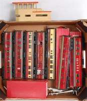 Lot 607 - 7 Hornby Dublo coaches including boxed 4049...