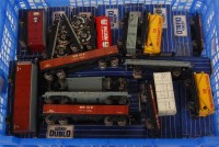 Lot 615 - 15 Hornby Dublo D1 wagons in blue/white...