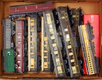 Lot 711 - Tray of mixed coaches, boxed Hornby R333 GWR...