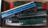 Lot 722 - Diesel collection, Triang 2 car DMU some...