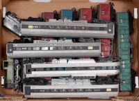 Lot 826 - 5 Triang bogie utility vans mixed liveries (G),...