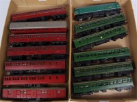 Lot 895 - 2 trays containing 6 Triang maroon suburban...