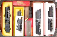 Lot 896 - Tray containing Triang/Hornby class 9F, 5MT,...