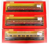 Lot 912 - 6 Triang Hornby coaches R26, R27, R333, R427,...