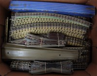 Lot 655 - 2 trays containing quantity of Hornby Dublo 3...