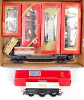 Lot 926 - Triang Hornby boxed R349, R214, R670 wagons (G-...