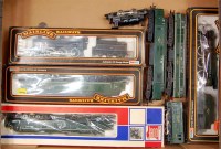 Lot 897 - Tray containing BR green Jubilee engine and...