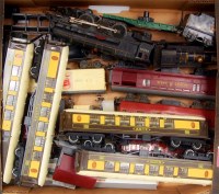 Lot 974 - Tray containing quantity of mixed make coaches,...