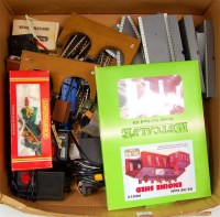 Lot 975 - Tray of Hornby track, buildings, etc all ex...