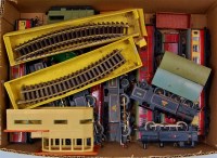 Lot 976 - Mixed lot of Hornby Dublo 6 locomotives...