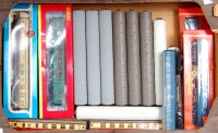 Lot 1033 - A tray containing 16 assorted coaches by...