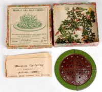 Lot 1303 - Britains Miniature Gardening Series, 2MG...