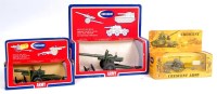 Lot 1424 - Crescent Toys Military Field Gun Group, to...