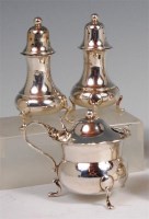 Lot 154 - An Edwardian silver three piece cruet set,...