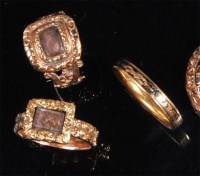 Lot 184 - A George III yellow gold and black enamel...