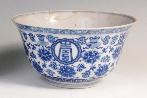 Lot 335 - A Chinese Kangxi period footed bowl,...