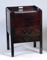 Lot 519 - A George III mahogany tray-top night commode,...