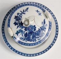 Lot 1139 - A Worcester porcelain butter dish and cover on...