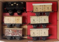 Lot 337 - 5x Hornby 1937-41 No. 0 vans including 3x NE...