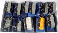 Lot 602 - 11 Hornby Dublo metal wheel wagons in blue and...