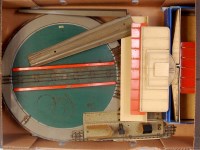 Lot 608 - 2 Hornby Dublo turntables D1 island platform,...