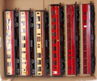 Lot 615 - Hornby Dublo 2 Stanier red/cream coaches, WR...