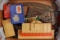 Lot 630 - Tray containing quantity of Hornby Dublo 3...